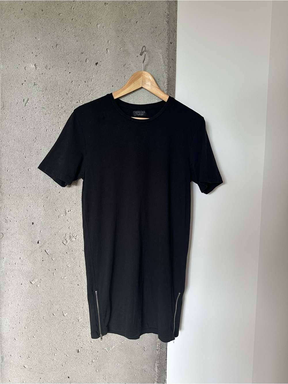 Zara Black Short-Sleeve Longline T-Shirt with Side Zippers S